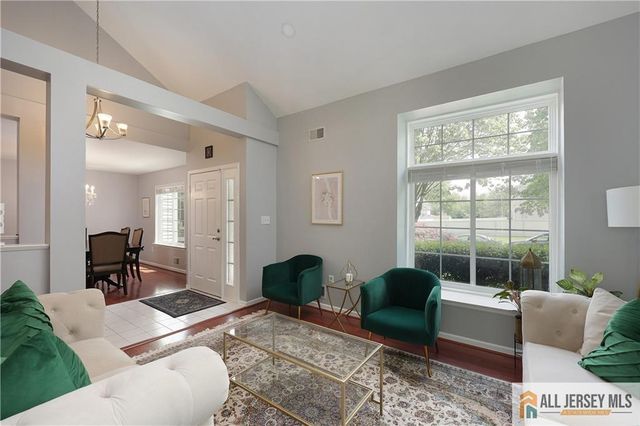 160 Buttonwood Drive, Piscataway, NJ 08854