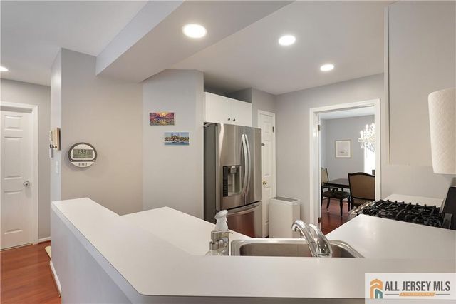 160 Buttonwood Drive, Piscataway, NJ 08854