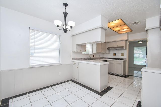 7714 Eichler Drive, Houston, TX 77036