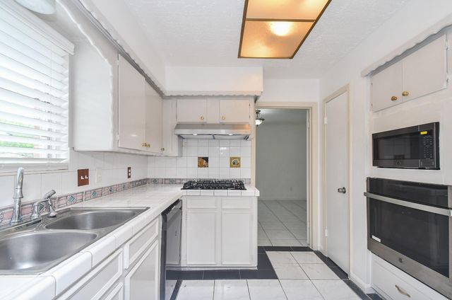 7714 Eichler Drive, Houston, TX 77036