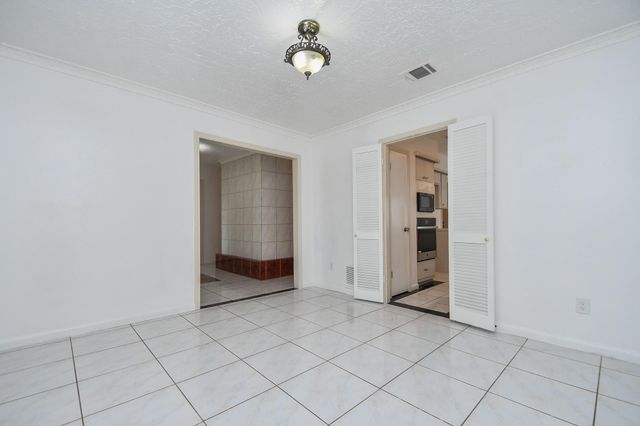 7714 Eichler Drive, Houston, TX 77036