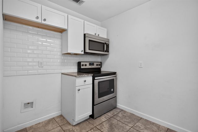 1618 Willow Street, Grand Prairie, TX 75050