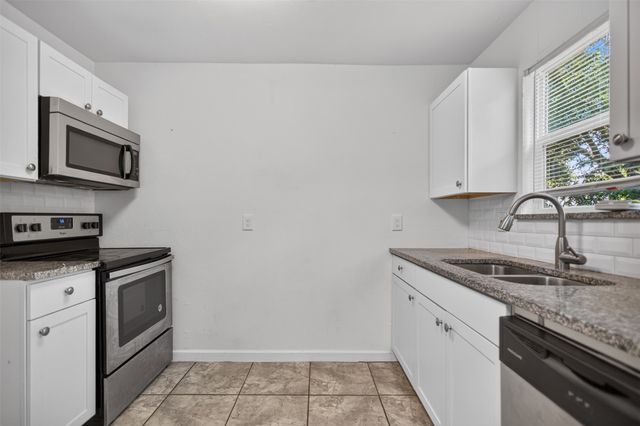 1618 Willow Street, Grand Prairie, TX 75050