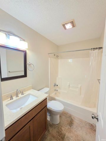2218 S Bent Tree Drive, Bloomington, IN 47401