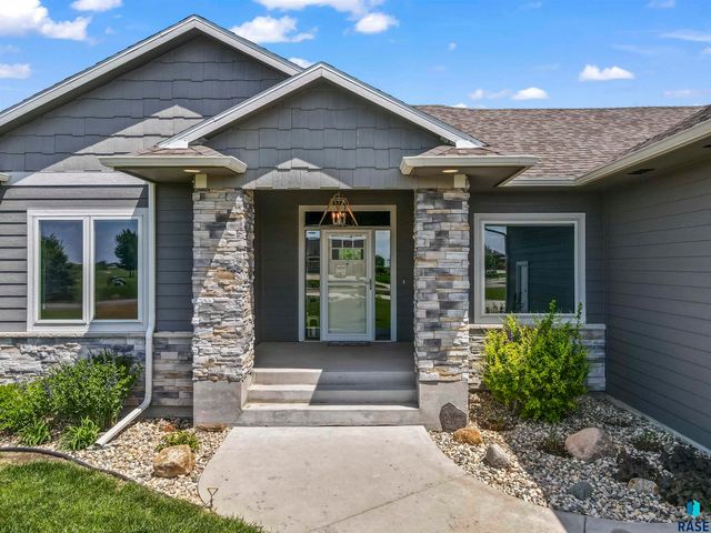27164 Fairway Pl Place, Sioux Falls, SD 57108