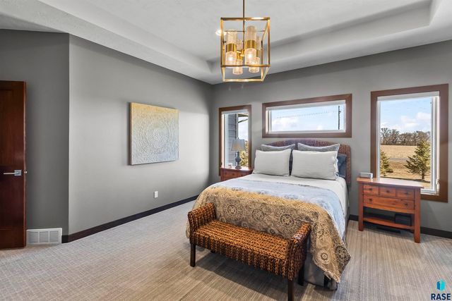 27164 Fairway Pl Place, Sioux Falls, SD 57108