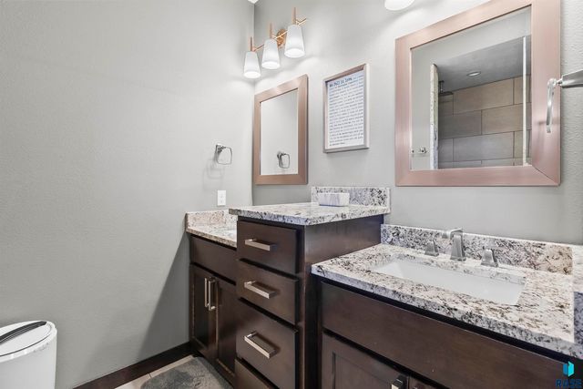 27164 Fairway Pl Place, Sioux Falls, SD 57108