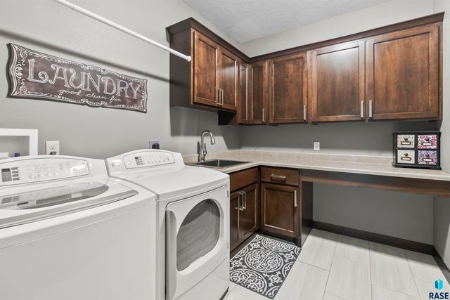 27164 Fairway Pl Place, Sioux Falls, SD 57108