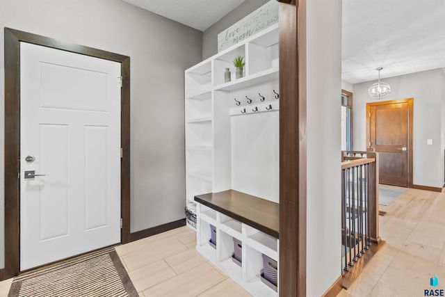 27164 Fairway Pl Place, Sioux Falls, SD 57108