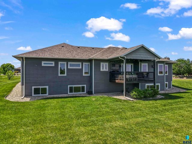 27164 Fairway Pl Place, Sioux Falls, SD 57108