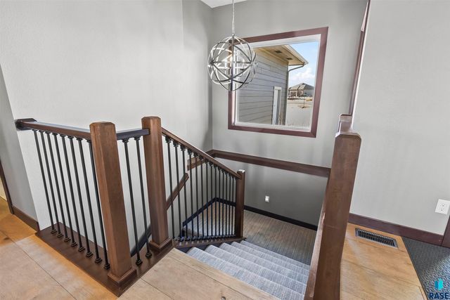 27164 Fairway Pl Place, Sioux Falls, SD 57108