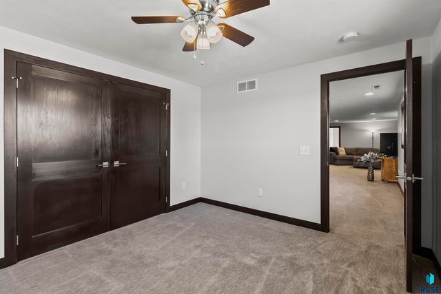 27164 Fairway Pl Place, Sioux Falls, SD 57108