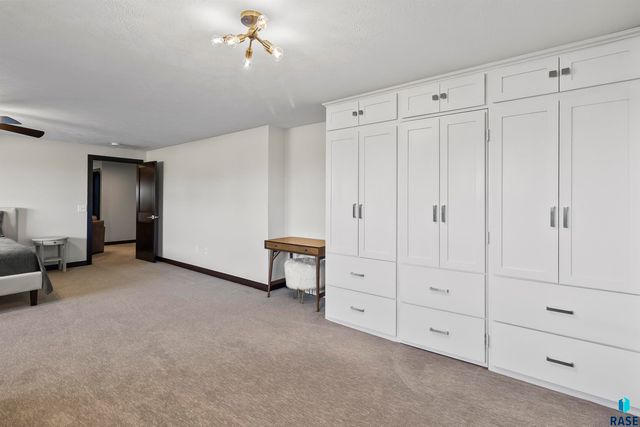 27164 Fairway Pl Place, Sioux Falls, SD 57108