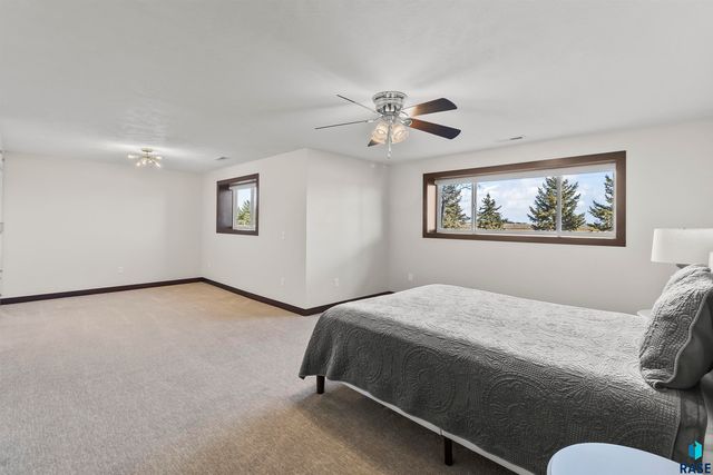 27164 Fairway Pl Place, Sioux Falls, SD 57108