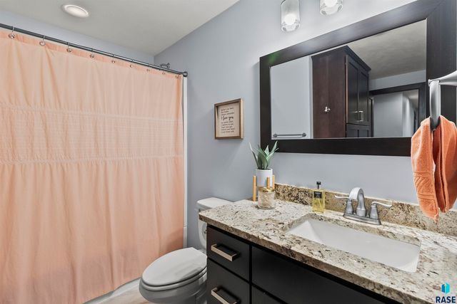 27164 Fairway Pl Place, Sioux Falls, SD 57108