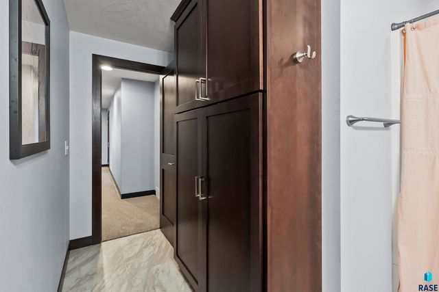 27164 Fairway Pl Place, Sioux Falls, SD 57108