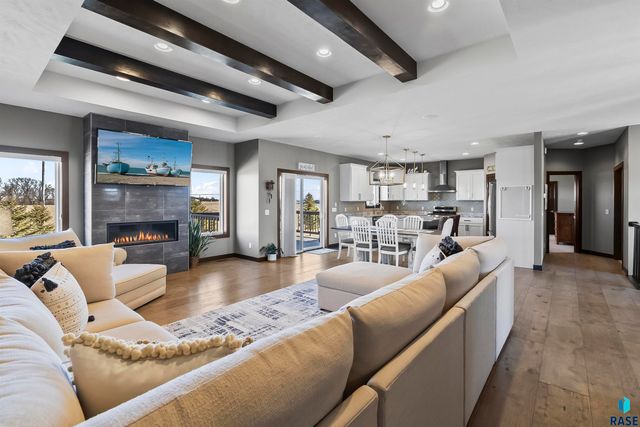 27164 Fairway Pl Place, Sioux Falls, SD 57108