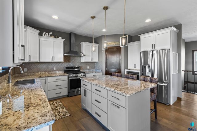 27164 Fairway Pl Place, Sioux Falls, SD 57108