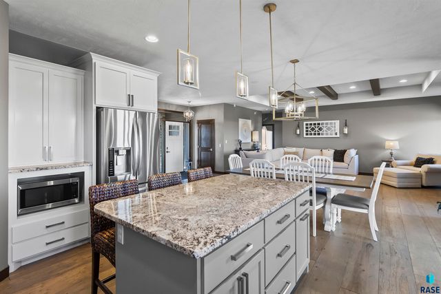 27164 Fairway Pl Place, Sioux Falls, SD 57108