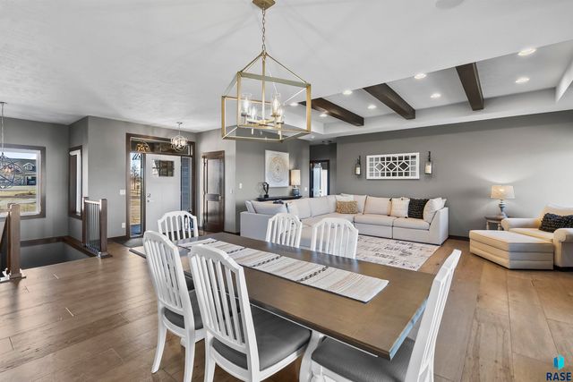 27164 Fairway Pl Place, Sioux Falls, SD 57108