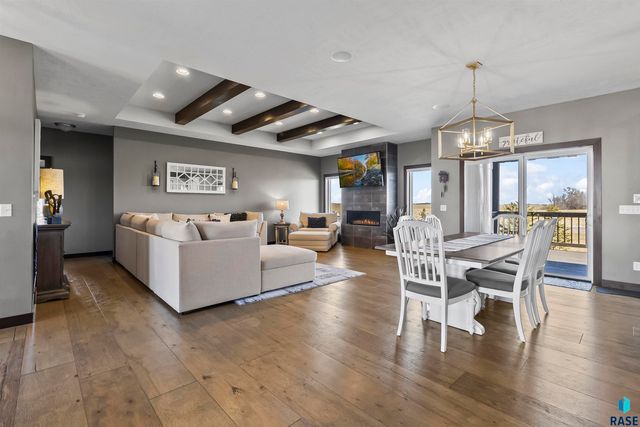 27164 Fairway Pl Place, Sioux Falls, SD 57108