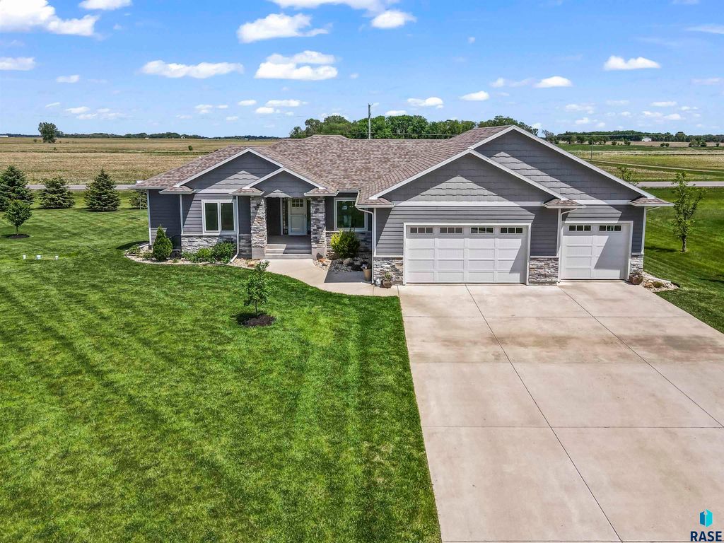 27164 Fairway Pl Place, Sioux Falls, SD 57108