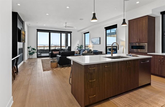 159 S River Avenue 303, Holland, MI 49423