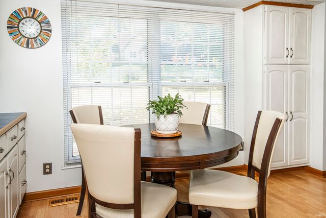 151 White Lane, Bedford, IN 47421