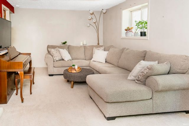 151 White Lane, Bedford, IN 47421