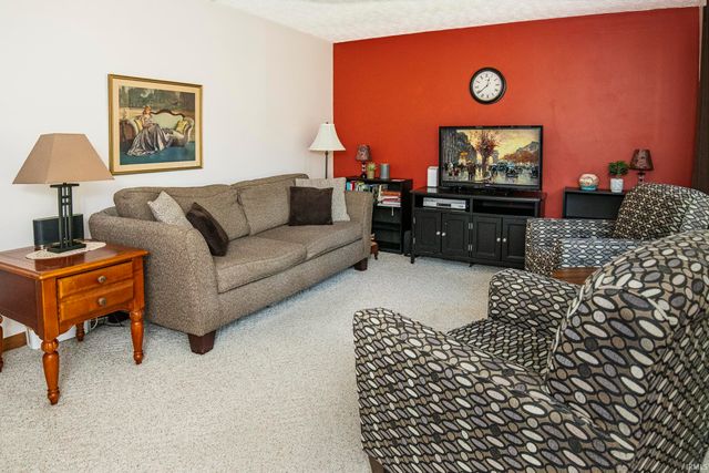 151 White Lane, Bedford, IN 47421