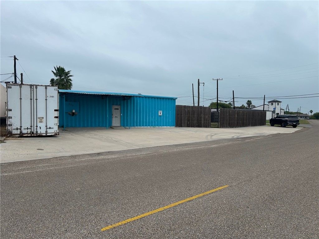 500 Moore Ave, Portland, TX 78374 — exterior