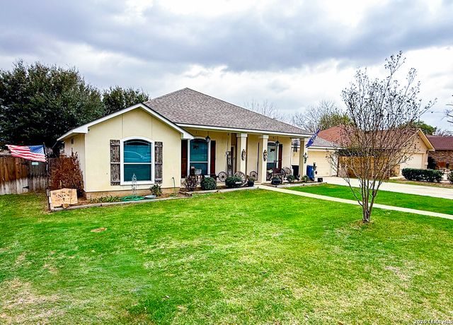 305 Yortown, Pleasanton, TX 78064