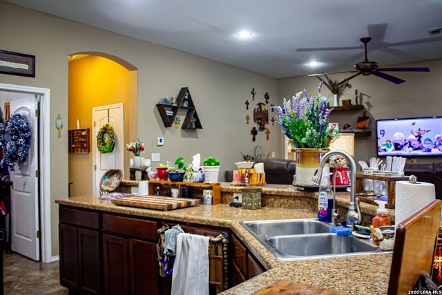 305 Yortown, Pleasanton, TX 78064