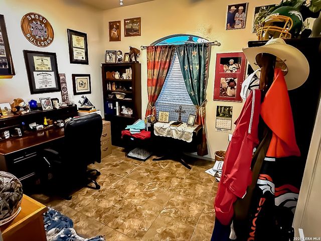 305 Yortown, Pleasanton, TX 78064