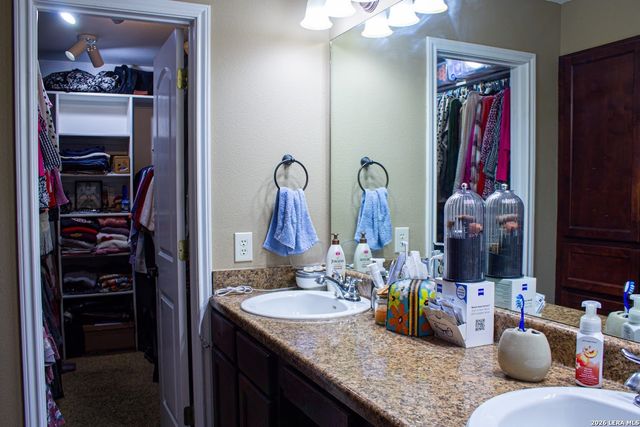 305 Yortown, Pleasanton, TX 78064