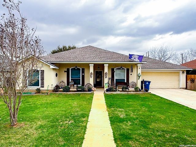 305 Yortown, Pleasanton, TX 78064