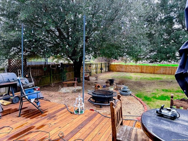 305 Yortown, Pleasanton, TX 78064