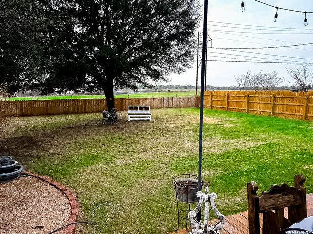 305 Yortown, Pleasanton, TX 78064