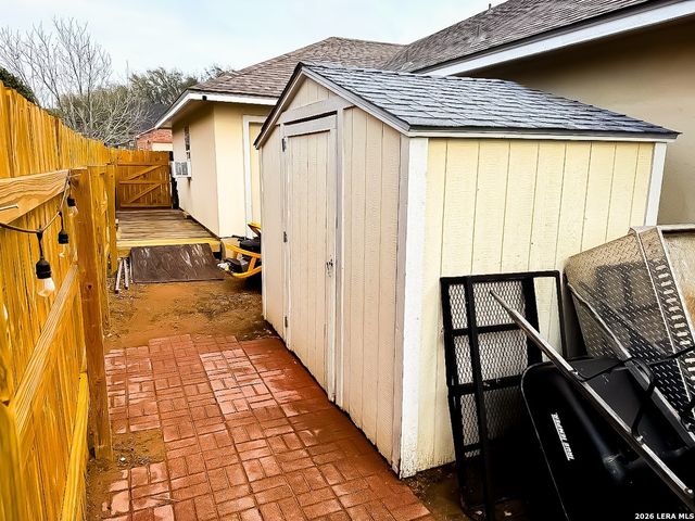 305 Yortown, Pleasanton, TX 78064