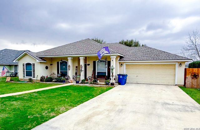 305 Yortown, Pleasanton, TX 78064