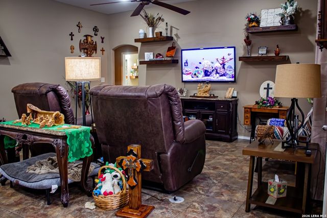 305 Yortown, Pleasanton, TX 78064