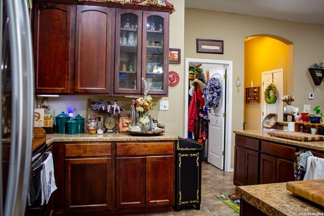 305 Yortown, Pleasanton, TX 78064