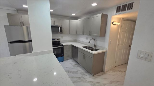 1758 NW 55 101, Lauderhill, FL 33313