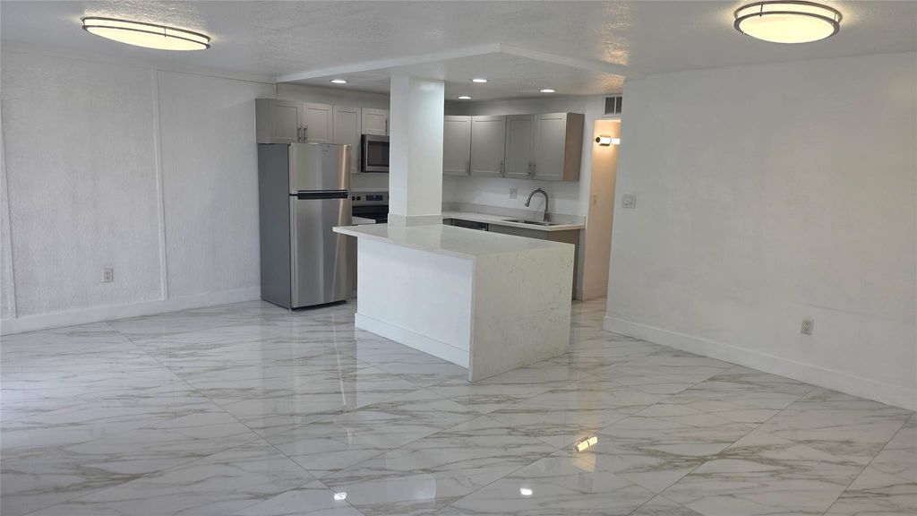 1758 NW 55 101, Lauderhill, FL 33313