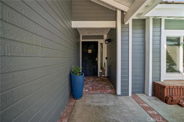 21955 Jeffers Lane, Saugus, CA 91350