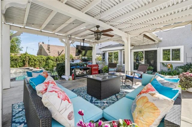 21955 Jeffers Lane, Saugus, CA 91350