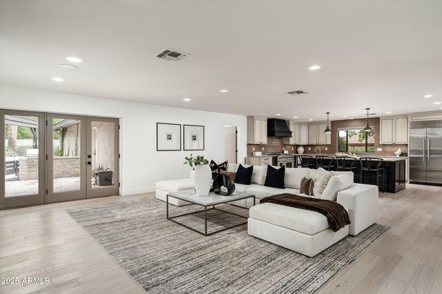 4605 E ORANGE Drive, Phoenix, AZ 85018