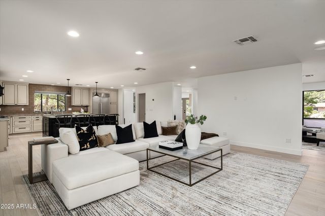 4605 E ORANGE Drive, Phoenix, AZ 85018