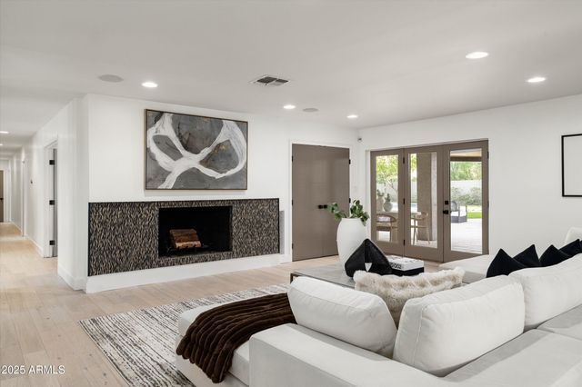 4605 E ORANGE Drive, Phoenix, AZ 85018