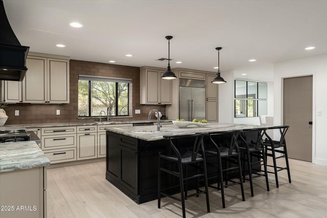 4605 E ORANGE Drive, Phoenix, AZ 85018